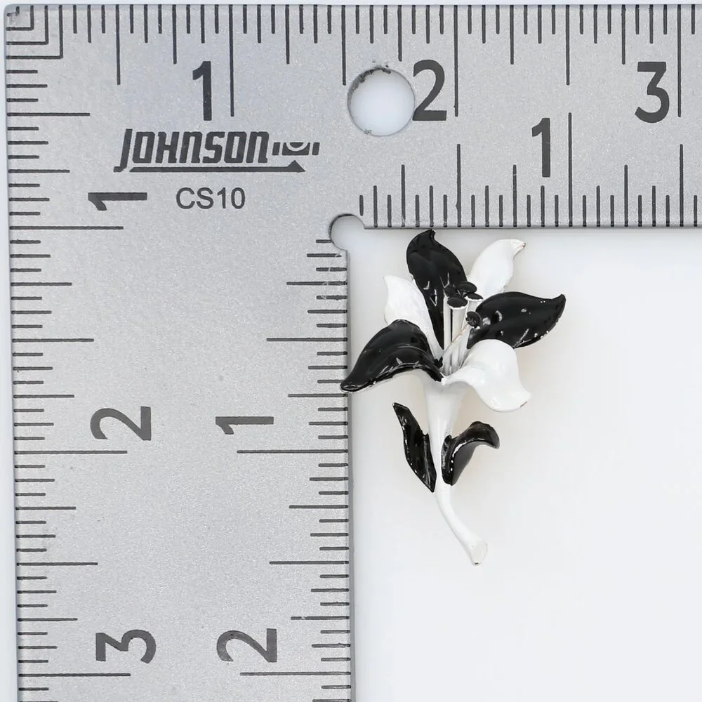 Vintage‎ HAR (Hargo Creations) Black and White Enamel Lily Flower Brooch 1960s